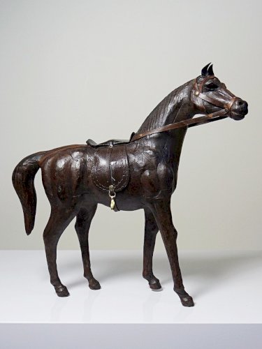 Figurine de cheval en papier maché et cuir marron vintage années 60-70