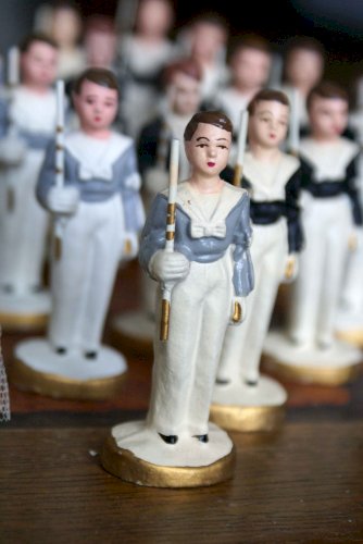 figurine de communion en platre et papier maché