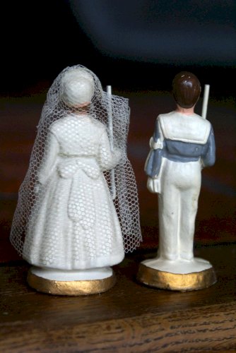 figurine de communion en platre et papier maché