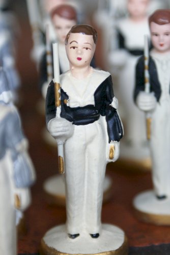 figurine de communion en platre et papier maché