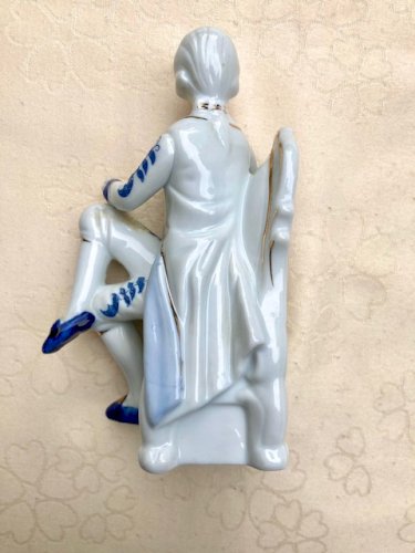 Figurine / Statuette de Gentleman en porcelaine fine