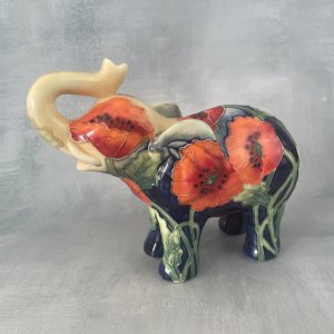 Figurine éléphant porcelaine décor floral coquelicot Old Tupton Ware peint main