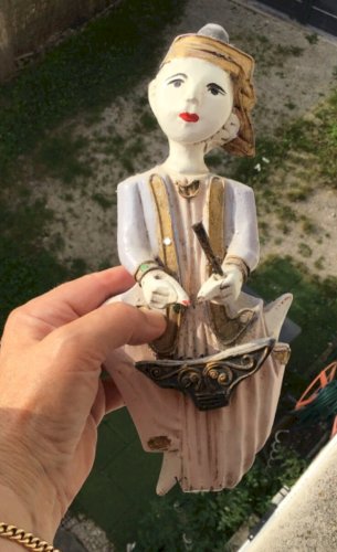 Figurine en bois musicien asiatique XXe en bois sculpté ethnique