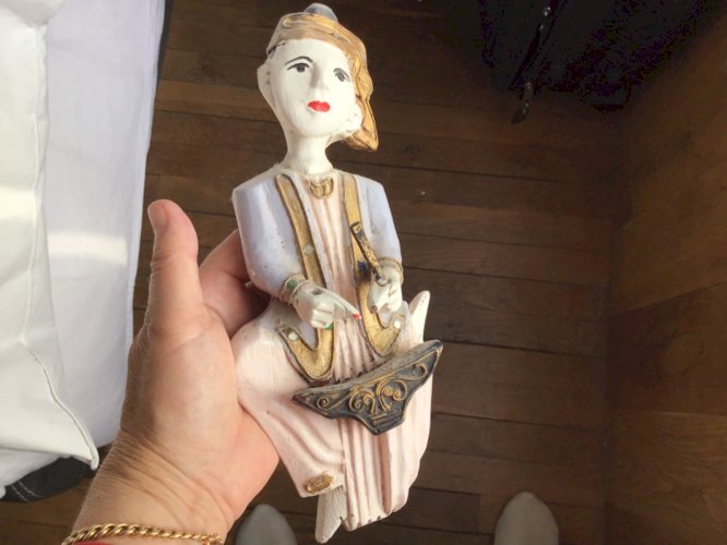 Figurine en bois musicien asiatique XXe en bois sculpté ethnique