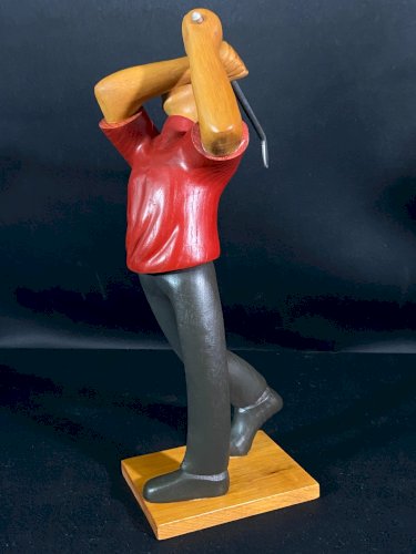 Figurine en bois polychrome au golfeur marqué Romer
