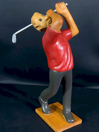 Figurine en bois polychrome au golfeur marqué Romer