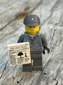 Lego figurine and accessory
