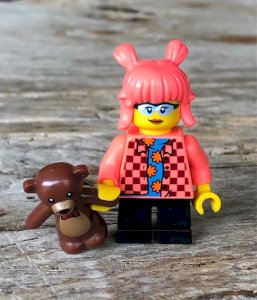 Lego figurine and accessory