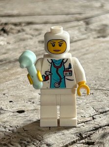 Lego figurine and accessory