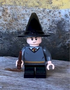 Lego figurine and accessory