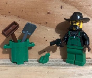 Lego figurine and accessories