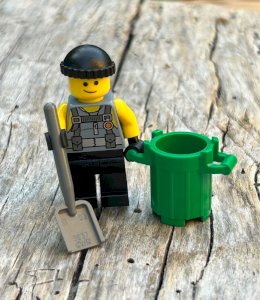 Lego figurine and accessories