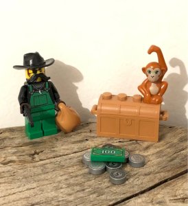 Lego figurine and accessories