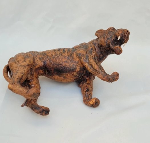 Figurine Lionne victorienne époque 19ème