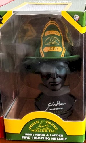 Figurine métal pompier JOHN DEERE 1890'S fire fighting helmet