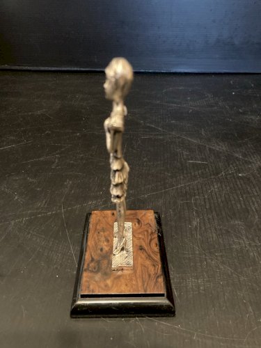 figurine miniature métal argenté femme statuette design vintage Italie marque E