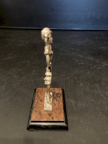 figurine miniature métal argenté femme statuette design vintage Italie marque E