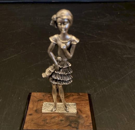figurine miniature métal argenté femme statuette design vintage Italie marque E