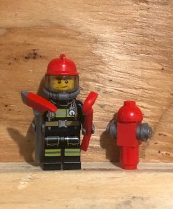 Figurine pompier et accessoires Lego