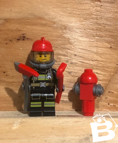 Figurine pompier et accessoires Lego