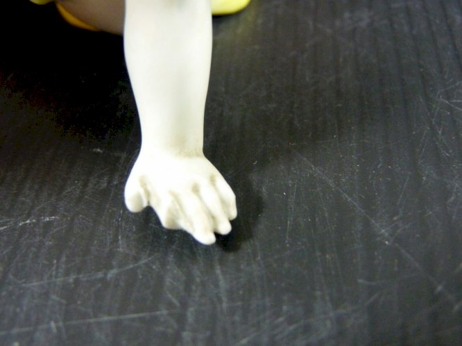 Figurine Porcelaine Allemande AMOUR CHANTEUR Signée Volkstedt Karl Ens cca 1898