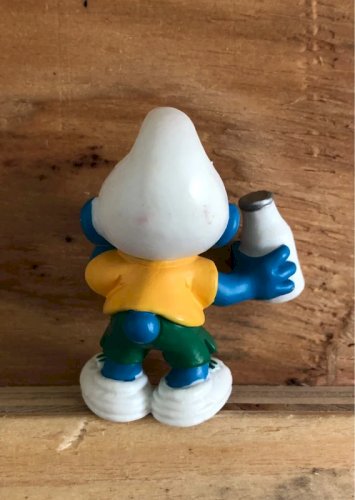 Figurine Schtroumpfs prend son goûter