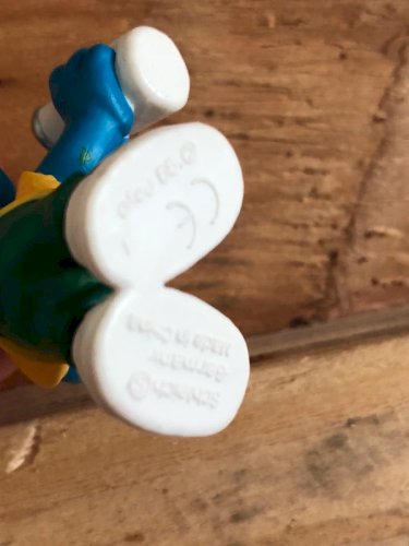 Figurine Schtroumpfs prend son goûter