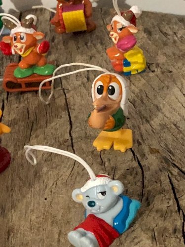 Figurines Kinder sur le thème de Noël