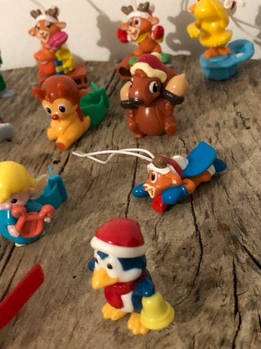 Figurines Kinder sur le thème de Noël