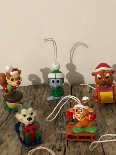 Figurines Kinder sur le thème de Noël
