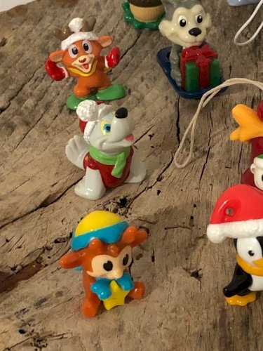 Figurines Kinder sur le thème de Noël