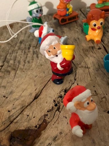 Figurines Kinder sur le thème de Noël