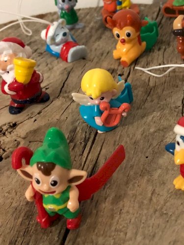 Figurines Kinder sur le thème de Noël