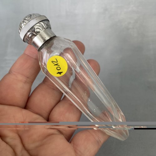 Fiole flacon de pamoison flacon a sel ou parfum en verre moulé