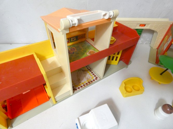 Fisher Price Little People Le Village Vintage 1973