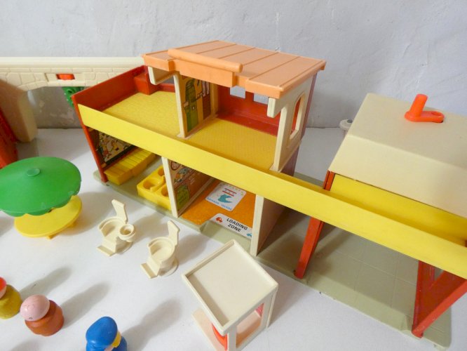 Fisher Price Little People Le Village Vintage 1973