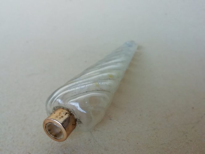 flacon à parfum ancien Miss Dior par Christian Dior, verre épais pressé moulé manque le bouchon