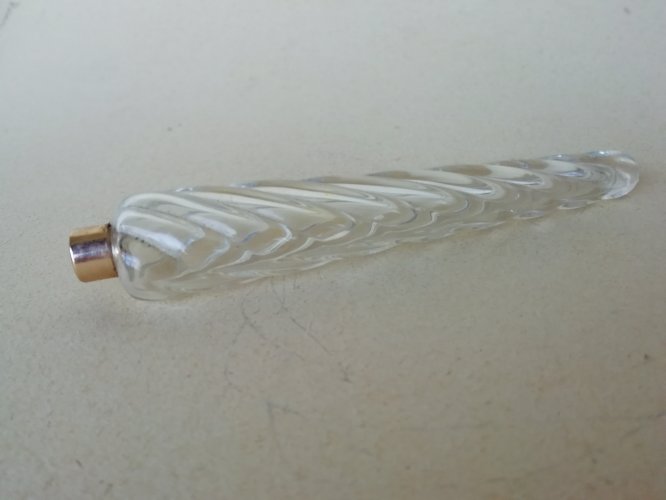 flacon à parfum ancien Miss Dior par Christian Dior, verre épais pressé moulé manque le bouchon