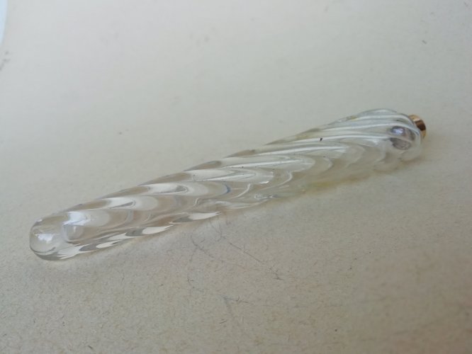 flacon à parfum ancien Miss Dior par Christian Dior, verre épais pressé moulé manque le bouchon