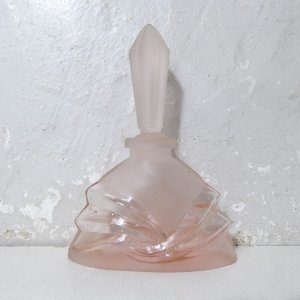 Flacon à parfum Art Déco en verre dépoli rose avec bouchon taillé