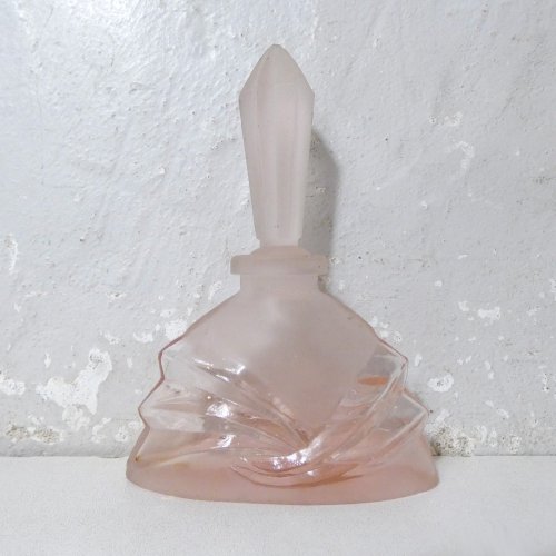 Flacon à parfum Art Déco en verre dépoli rose avec bouchon taillé