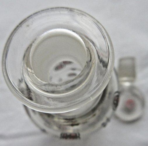 "Flacon à parfum en cristal Baccarat émaillé d'un semis de roses stylisées