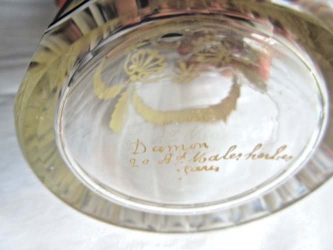 "Flacon à parfum en cristal taillé et doré à l'or fin: DAMON Paris Bd Malherbes