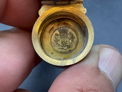 perfume/salt flask, solid vermeil silver with a crowned coat of arms.