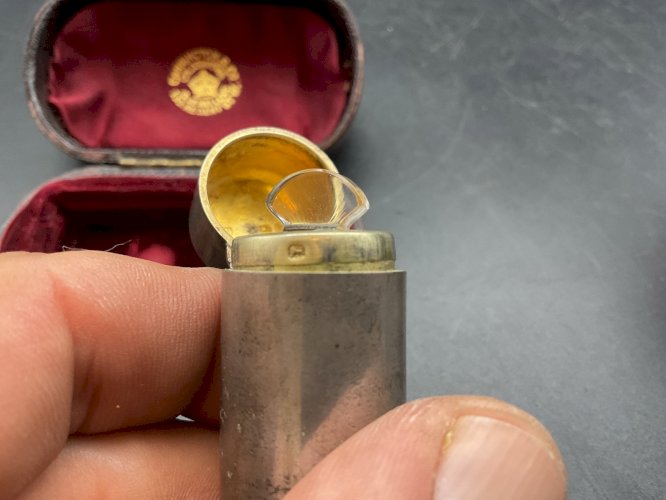 FLACON A SEL  CRISTAL BACCARAT et argent vermeil