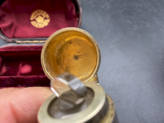 FLACON A SEL  CRISTAL BACCARAT et argent vermeil