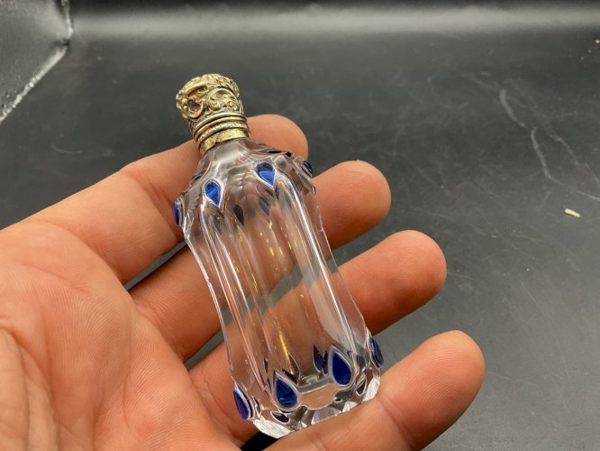 FLACON A SEL  CRISTAL BACCARAT et argent vermeil