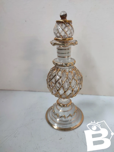 flacon ancien en verre avec dorure en bon etat
