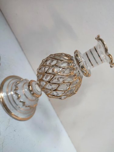 flacon ancien en verre avec dorure en bon etat