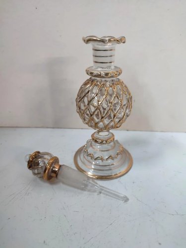 flacon ancien en verre avec dorure en bon etat